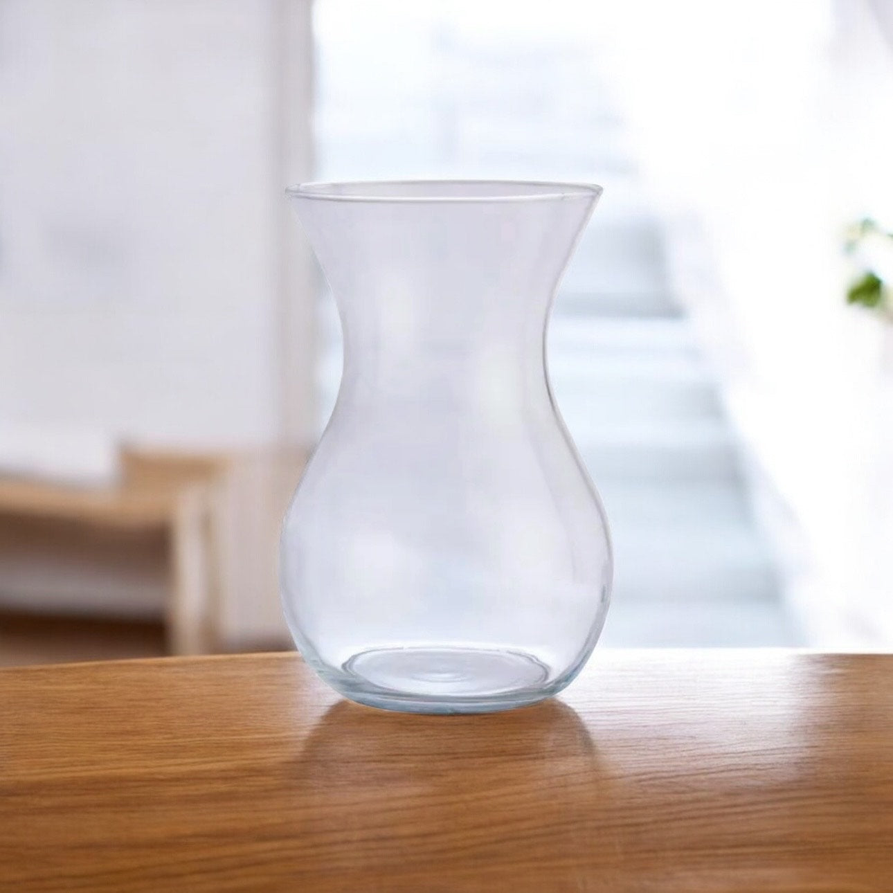 Elegant Tulip Style Vase - Handcrafted Resin Art Design
