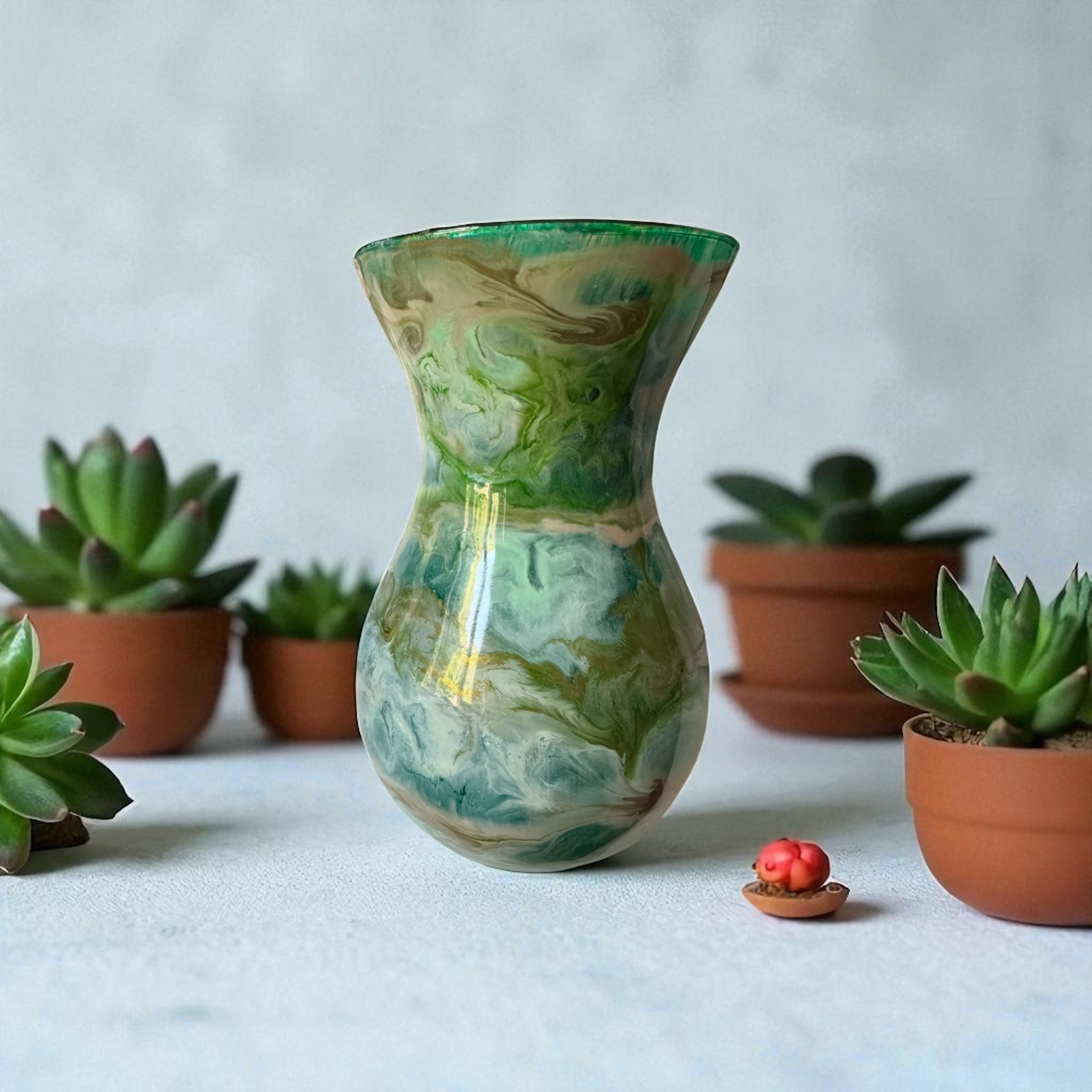 Elegant Tulip Style Vase - Handcrafted Resin Art Design